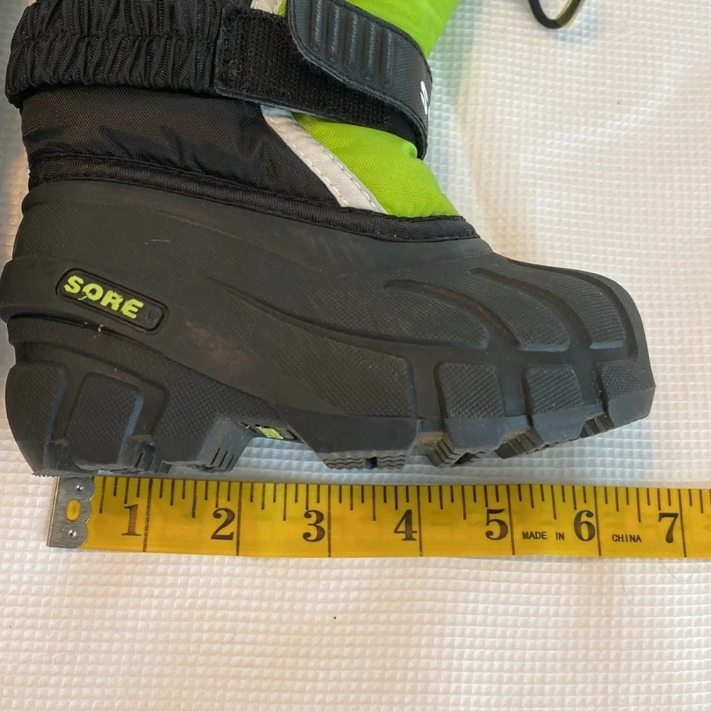 Sorel Kids toddler snow boots green and black size 6